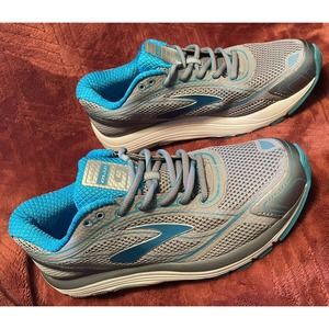 Women’s Brooks Dyad 9 Running Shoe Excellent Condition (missing insoles) Size 9